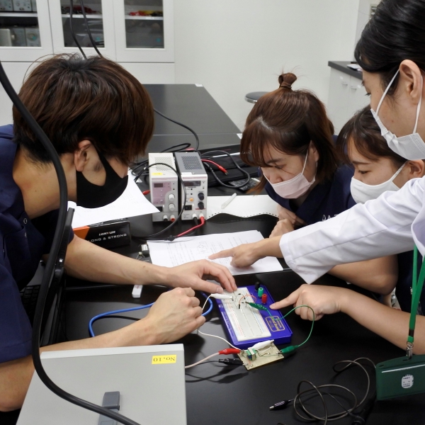 電気工学などの学修も行います。