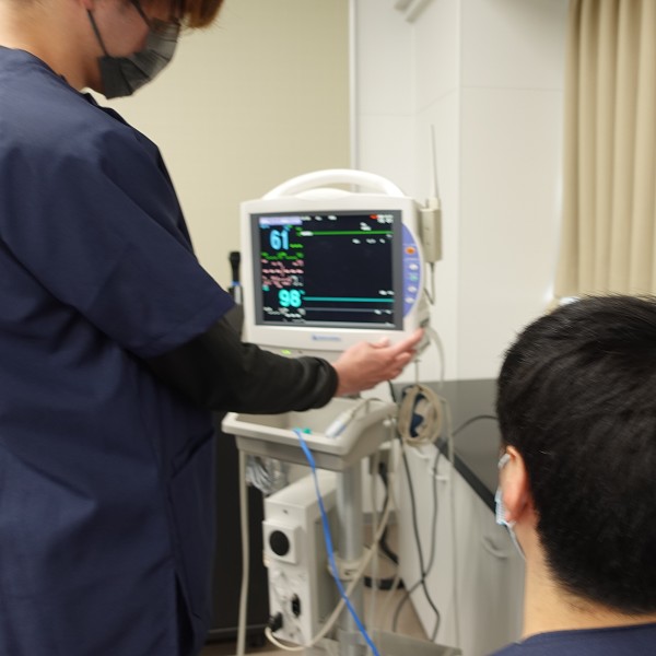 『生体計測装置学実習』では心電図解析を行います。
