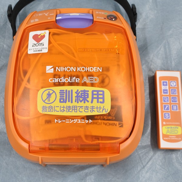 「AED」を始め、学内には4年間で学ぶ多くの医療機器があります。